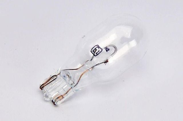 Лампа автомобильная 1987302205 BOSCH