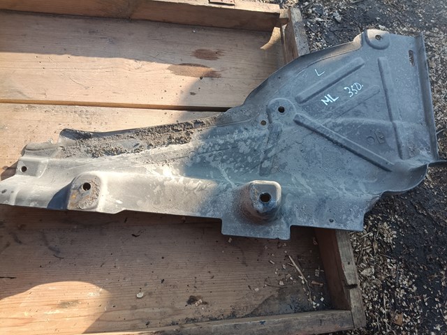 Защита днища, левая A1646102108 MERCEDES