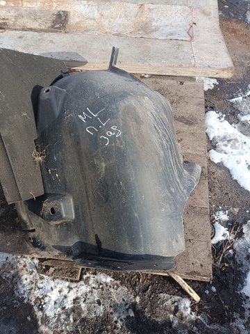 Подкрылок крыла переднего левый задний A1648840922 MERCEDES
