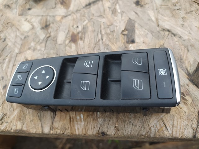 Кнопочный блок управления стеклоподъемником передний левый A2049055402
