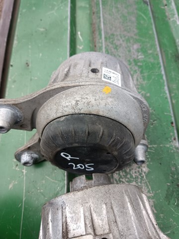 Правая подушка двигателя A2052406717 MERCEDES
