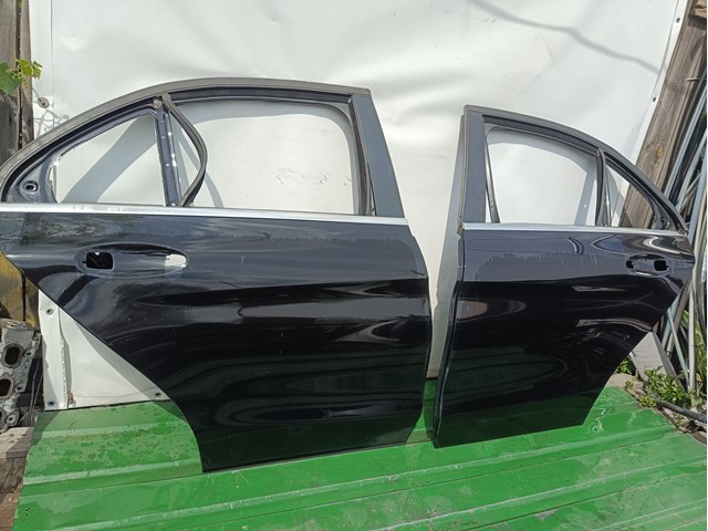 Задняя левая дверь A2057300105 MERCEDES