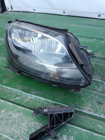Правая блок фара A2058200861 MERCEDES