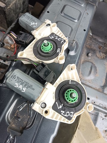 Мотор стеклоподъемника двери задней, левой A2078200542 MERCEDES
