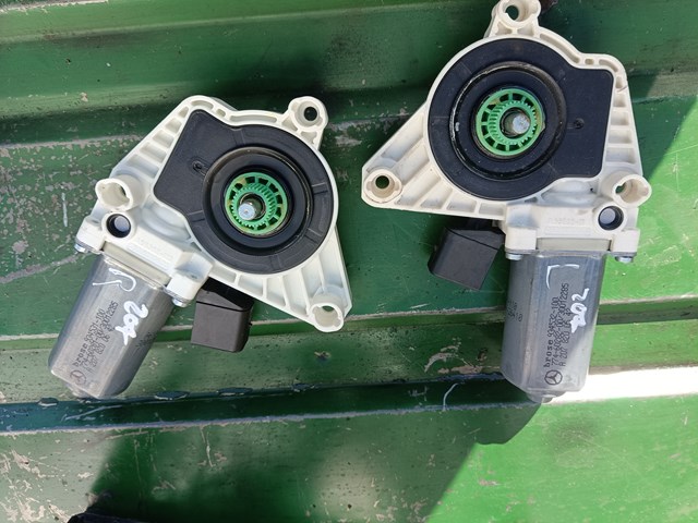 Моторчик стеклоподъемника двери задней, правой A2078200642 MERCEDES
