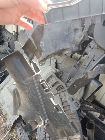 Воздуховод радиатора A2125051430 MERCEDES