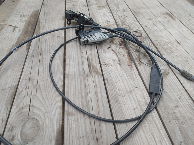 Трос открывания капота A2128800359 MERCEDES