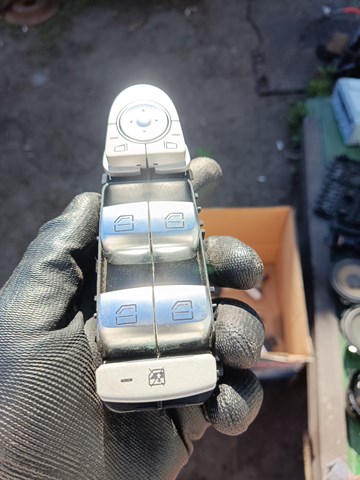 Кнопки переднего левого стеклоподъёмника A2139050000 MERCEDES