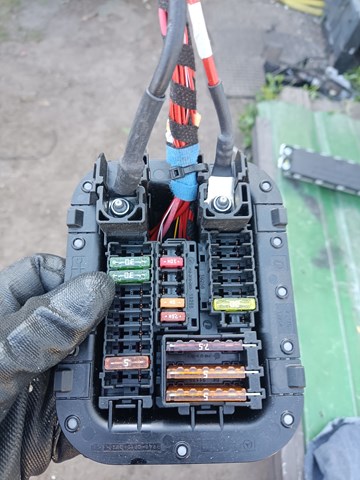 Коробка предохранителей A2225403150 MERCEDES