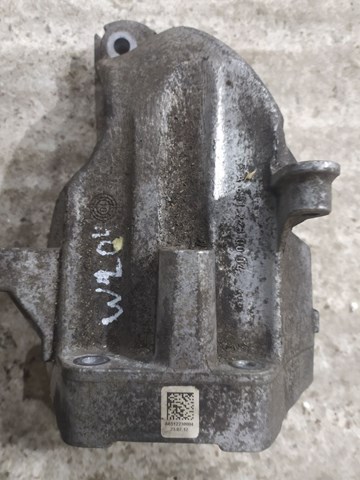 Кронштейн подушки (опоры) двигателя, левой A6512230004 MERCEDES