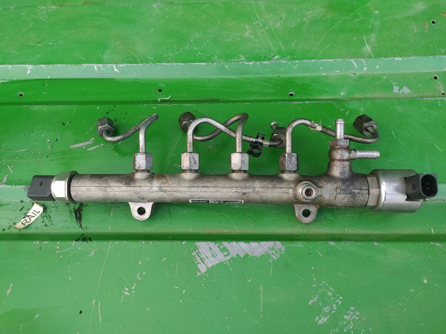Рампа форсунок системы впрыска топлива R9144Z230A MERCEDES