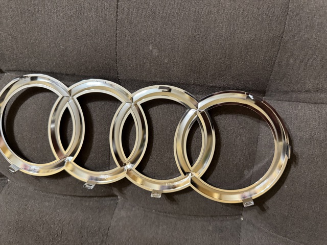 4M08536052ZZ Эмблема решетки радиатора купить Киев