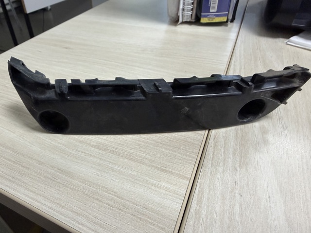 Кронштейн бампера переднего, левый 525360T010 TOYOTA