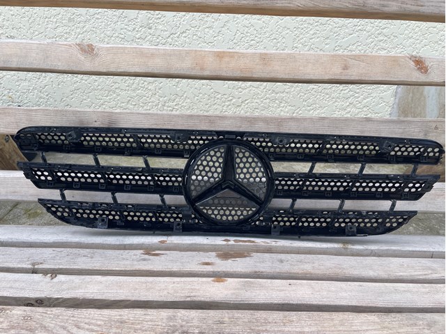 MERCEDES 1638800185 Решетка радиатора в наличии Харьков