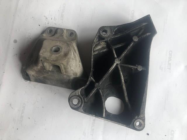 BMW 22116781242 Кронштейн подушки (опоры) двигателя правой в наличии Чернигов