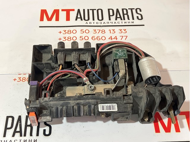 Блок реле и предохранителей 2215401250 MERCEDES