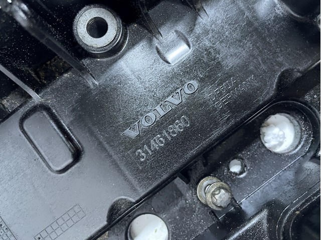 31461860 VOLVO Крышка клапанная купить в Черновцы