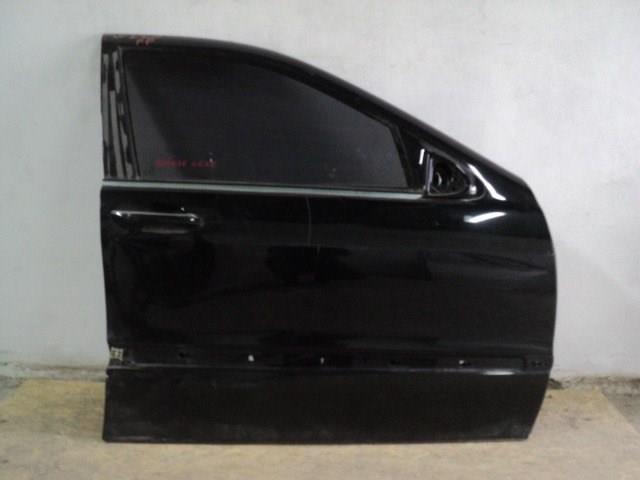 Пассажирская передняя дверь A2207200205 MERCEDES