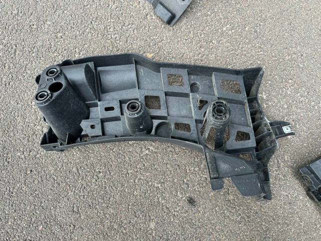 BMW 51127420665 Кронштейн бампера заднего левый в наличии Хмельницкий