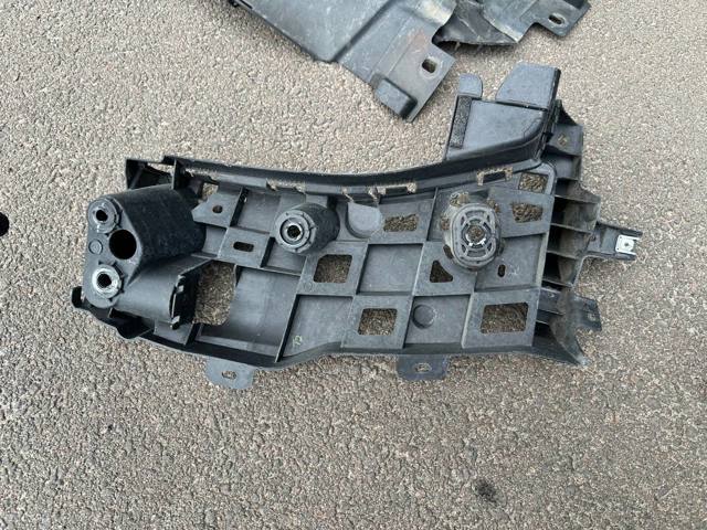 BMW 51127420666 Кронштейн бампера заднего правый в наличии Ужгород