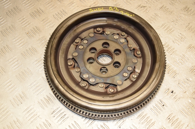 Маховик двигателя Volkswagen Golf 6