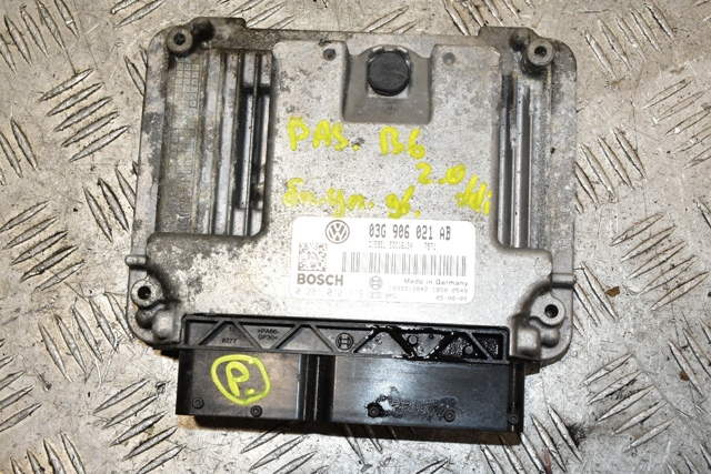 Модуль управления двигателем 03G906021AB VAG