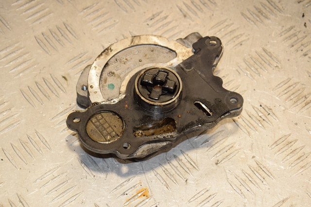 Вакуумный насос 03L100D VAG