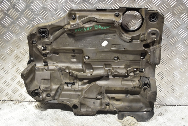 03L103925AM VAG Крышка двигателя купить в Днепр