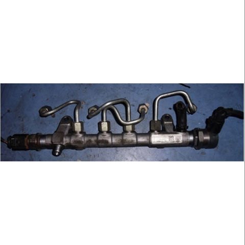 Распределитель топлива (рампа) 03L130089P VAG