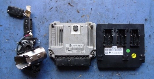 Компьютер двигателя 03L906018BA VAG