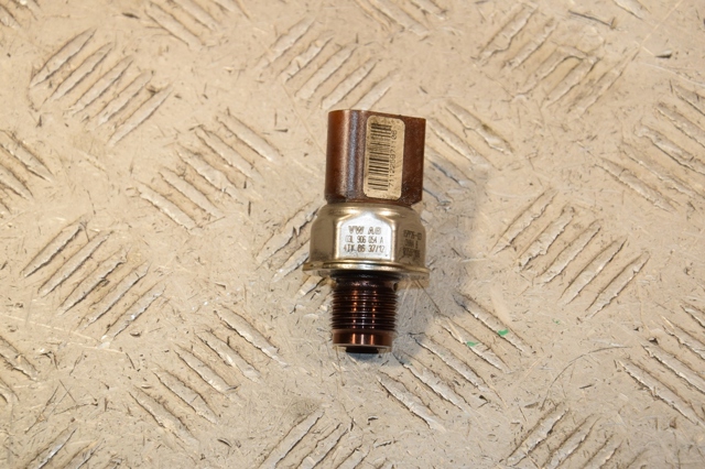 Датчик давления топлива 03L906054A VAG