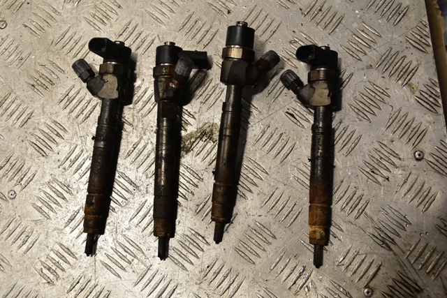 Форсунки 0445110121 MERCEDES