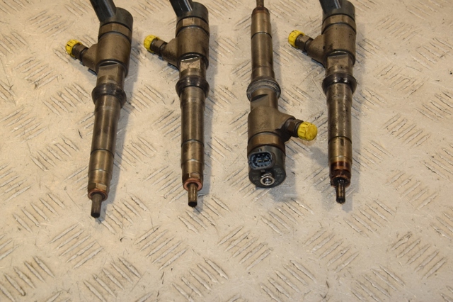 Клапанная форсунка 0445110418 IVECO