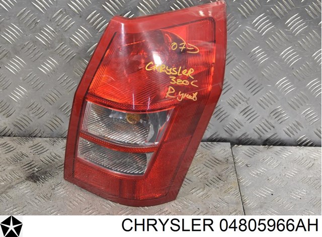 Правый стоп 04805966AH CHRYSLER