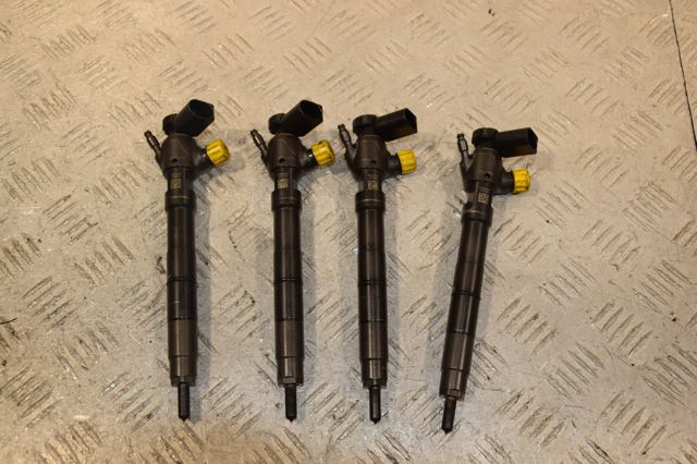 Форсунка дизельная в сборе 04L130277AN VAG
