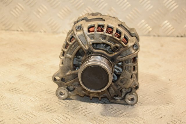Автомобильный генератор 04L903023K VAG