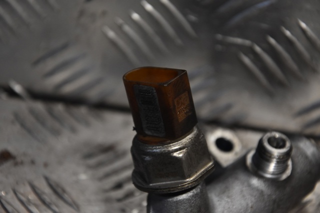 Датчик давления топлива Порше Кайен