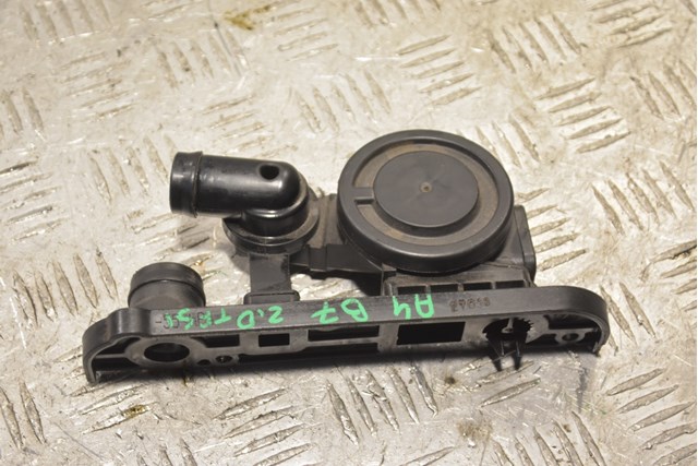 Сапун audi (b7) 2.0tfsi 06F129101R