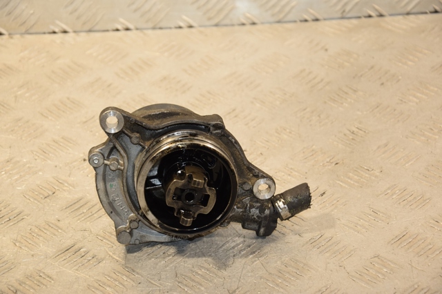 11667791232 BMW Вакуумный насос купить в Чернигов