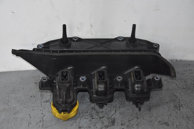 NISSAN 118305906R Коллектор впускной в наличии Черновцы