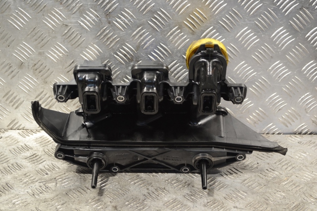 Коллектор впускной 118305906R RENAULT