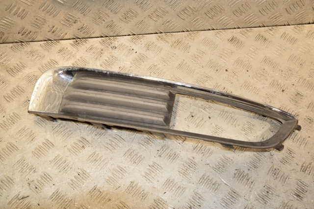 Окантовка противотуманки 13238371 OPEL