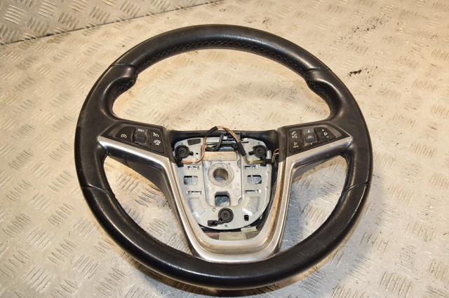 Колесо рулевое 13351029 OPEL
