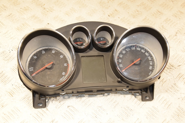Приборная доска 13460582 OPEL