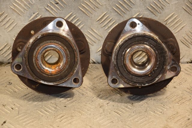 Подшипник в сборе со ступицей передний 13580304 OPEL