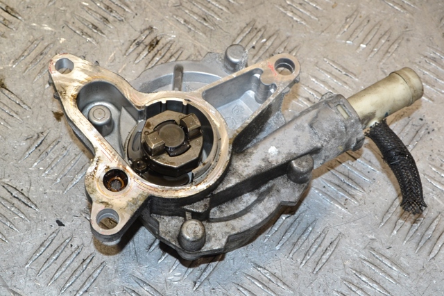 146508418R RENAULT Вакуумный насос купить в Львов