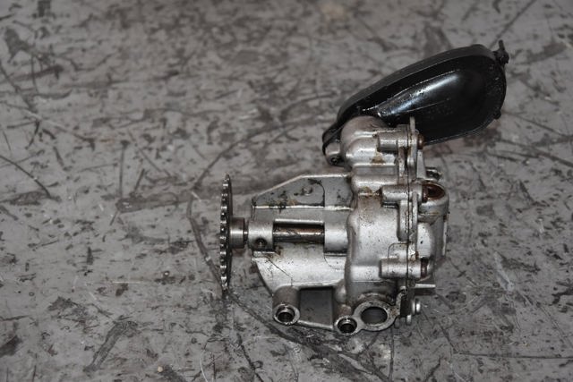 NISSAN 150001650R Насос масляный в наличии Украина