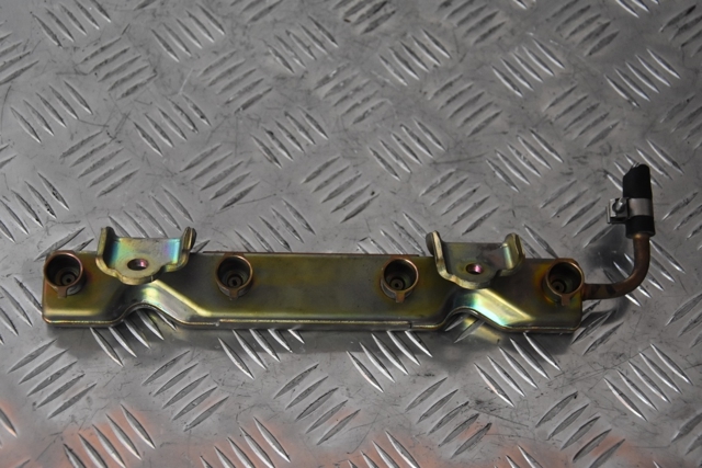 17520AX010 Распределитель топлива (рампа) купить Кривой Рог