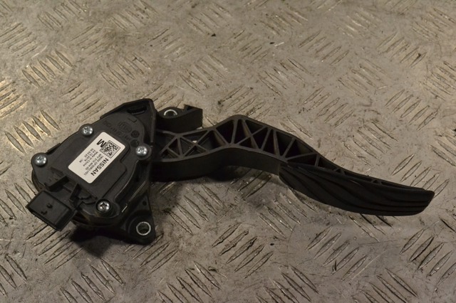 Педали газа 18002DF30B NISSAN
