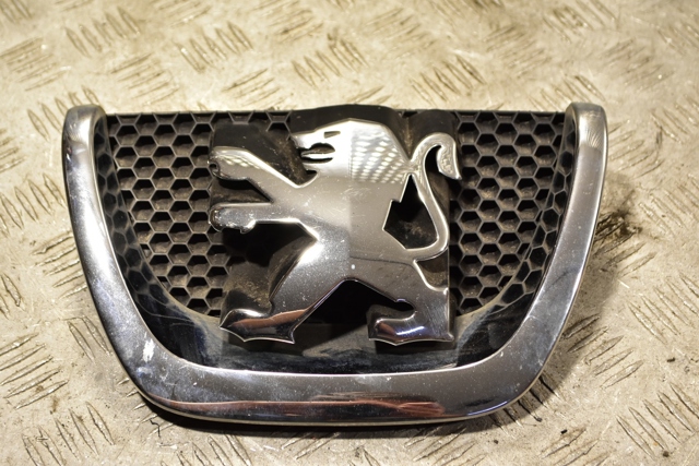 Эмблема переднего бампера 18C0001030 PEUGEOT